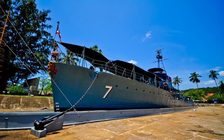 Cleaning services  for HTMS Chumphon (Royal Thai Navy)